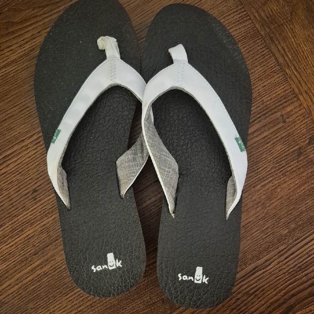 Sanuk Black and White Thong Sandals